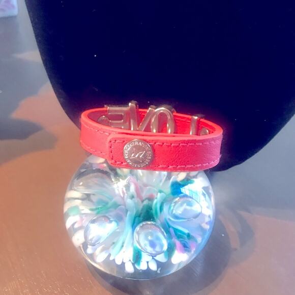 BCBGeneration LOVE Bracelet - Picture 4 of 6